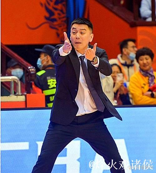 得分首次突破两位数,清华退学后扛起辽篮内线,杨鸣激情呐喊 得分首次突破两位数,清华退学后扛起辽篮内线,杨鸣激情呐喊